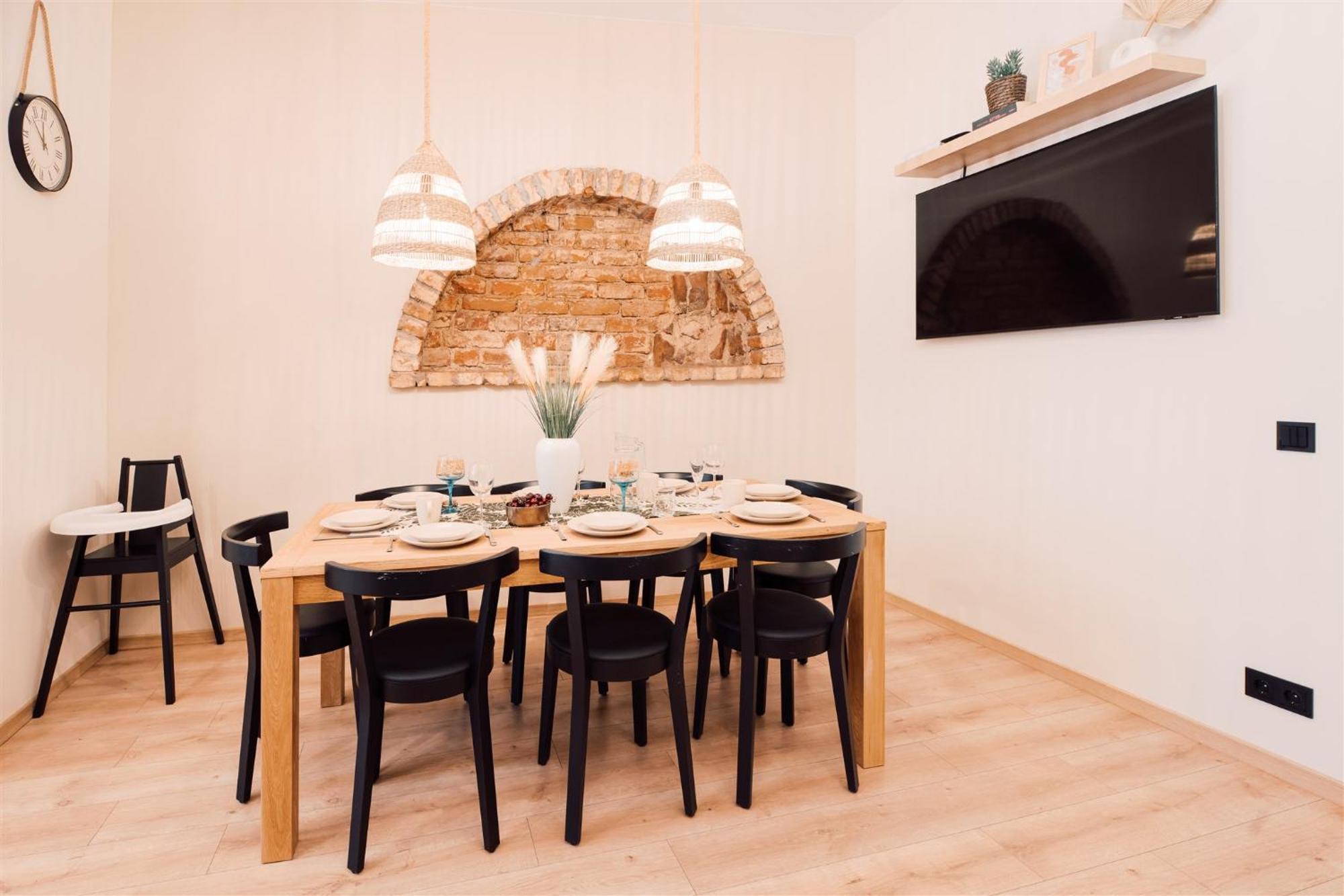 Harmony Apartment/9 Guests/ 4 Bedroom / Old Town Apartment *